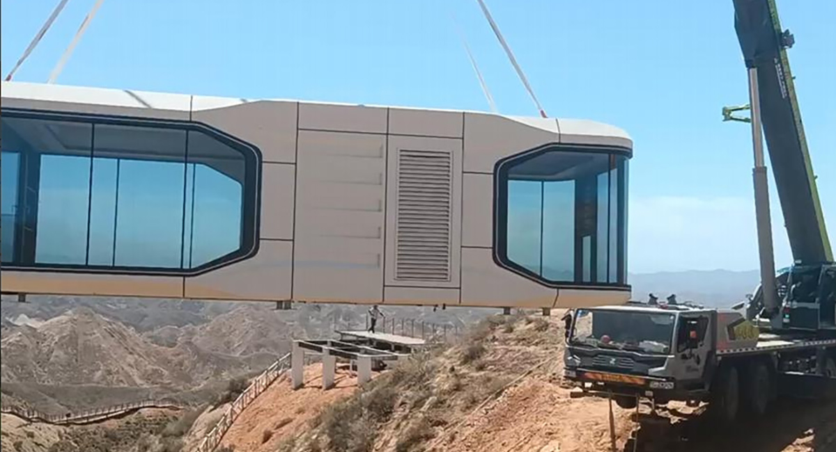 Space-Capsule-House---Futuristic-Capsule-House-with-Nature-Views-2